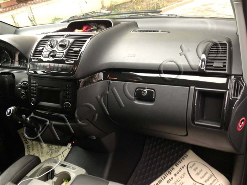 Консоль Mercedes Vito шпон красного дерева 2006 г. 22 шт.
