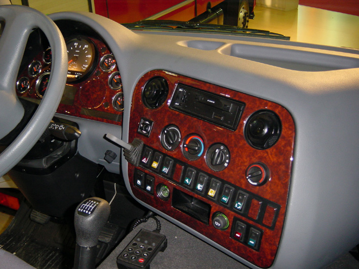 Ford Cargo Console-Mahogany Veneer 2004-2008 16 Pieces