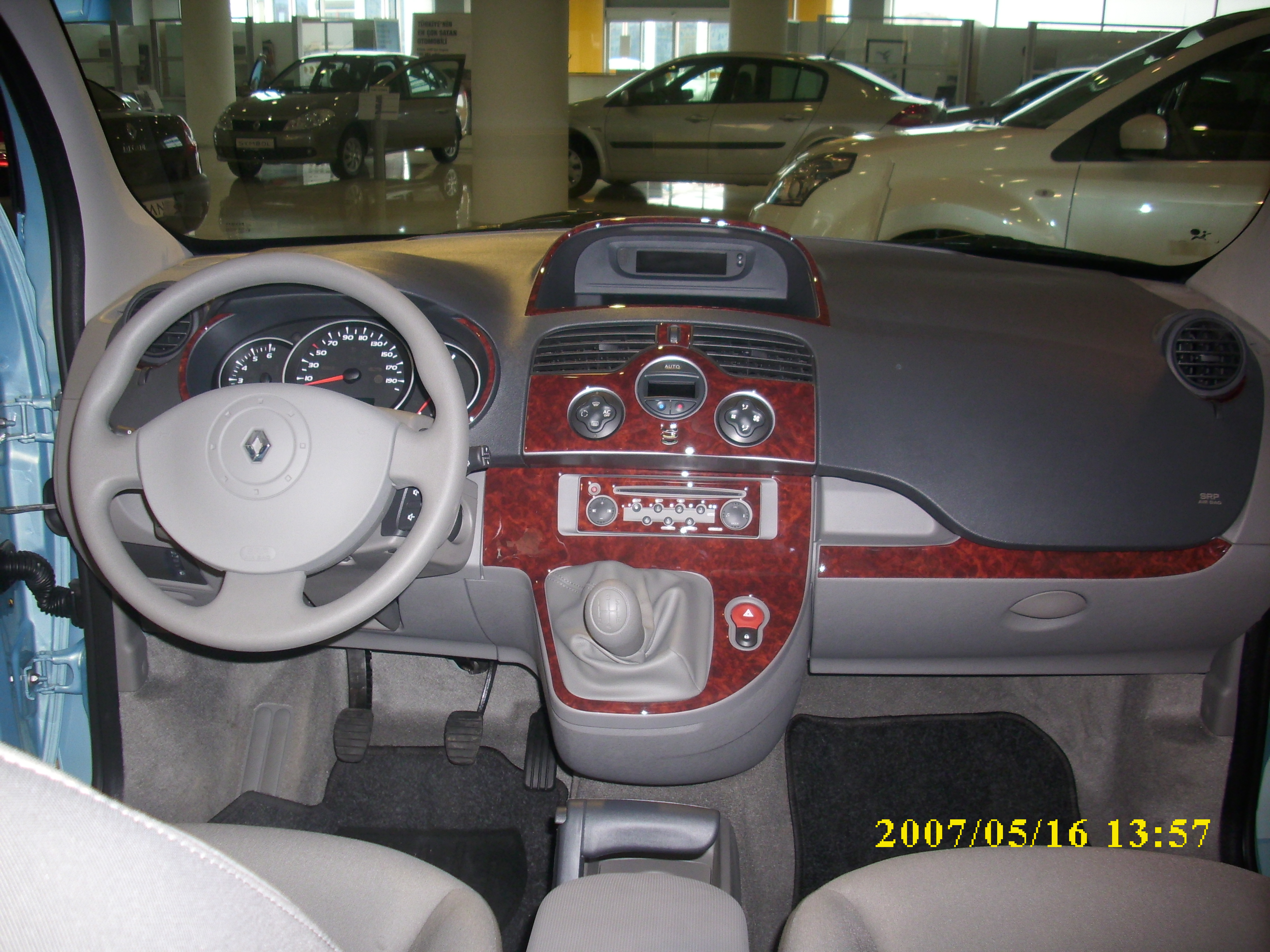Renault Kangoo  Konsol-Torpido Kaplama  (Digital Klima )2008-2013 14 Parça