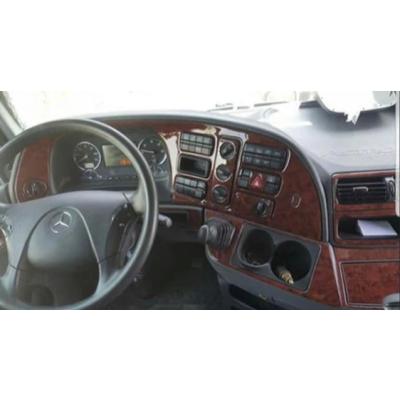 Консоль Mercedes Actros шпон красного дерева 2003-201 49 шт.