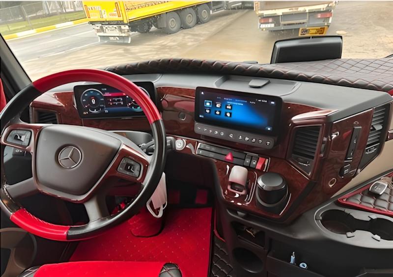 Консоль Mercedes Actros-шпон красного дерева 2021- 32 шт. 