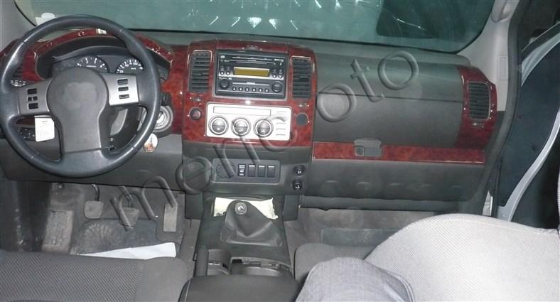 Консоль Nissan Navara, шпон красного дерева 2006-2010 гг., 12 шт.